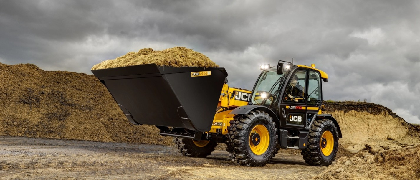 JCB teleskopinių krautuvų gamą papildo nauji modeliai: 546-70 ir 555-70